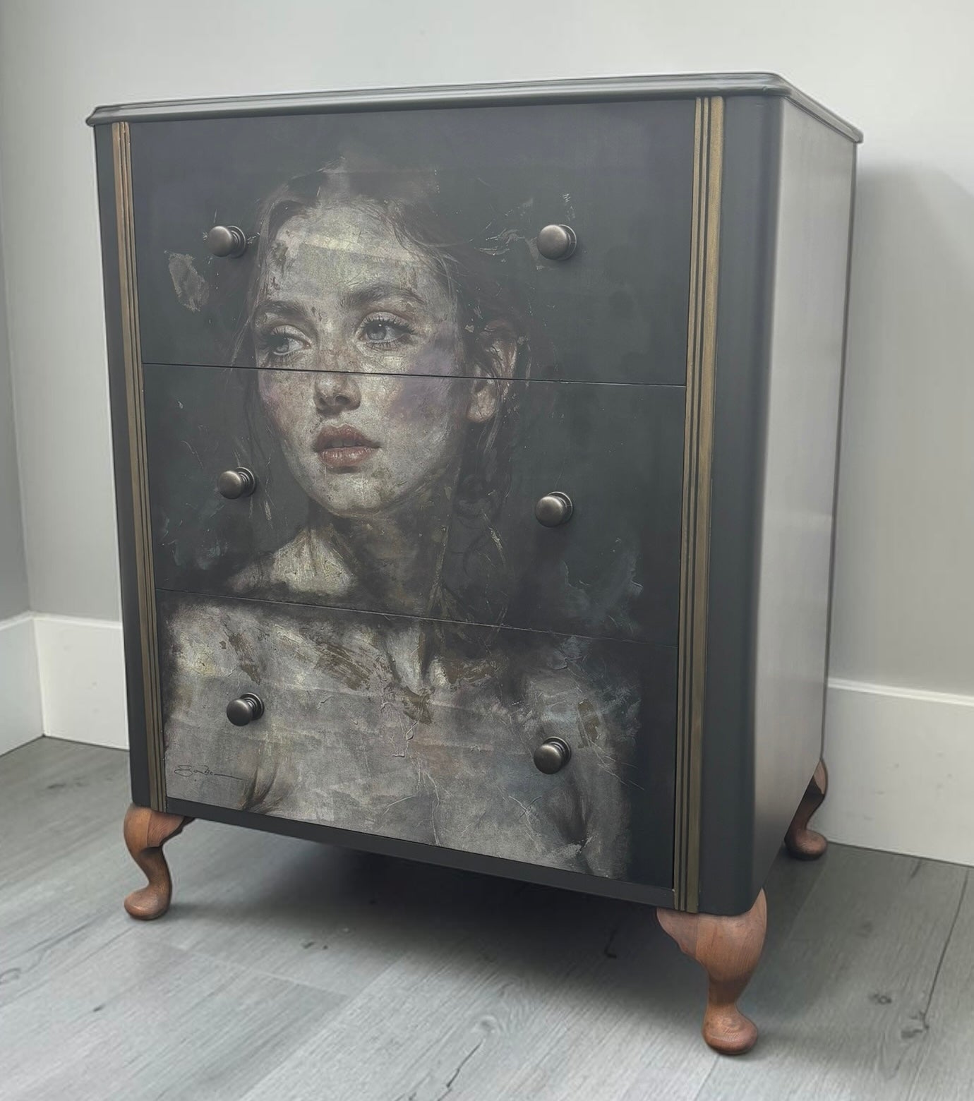 Vintage chest of drawers