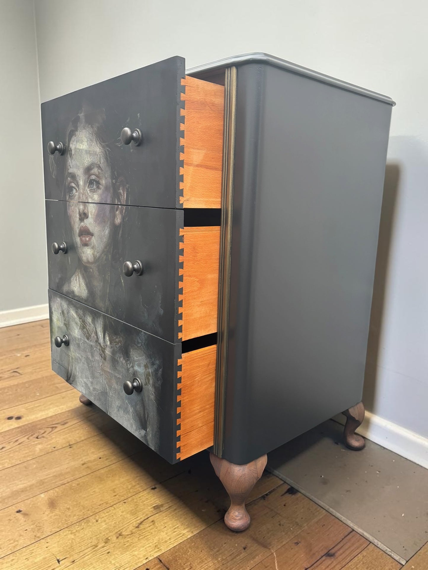 Vintage chest of drawers