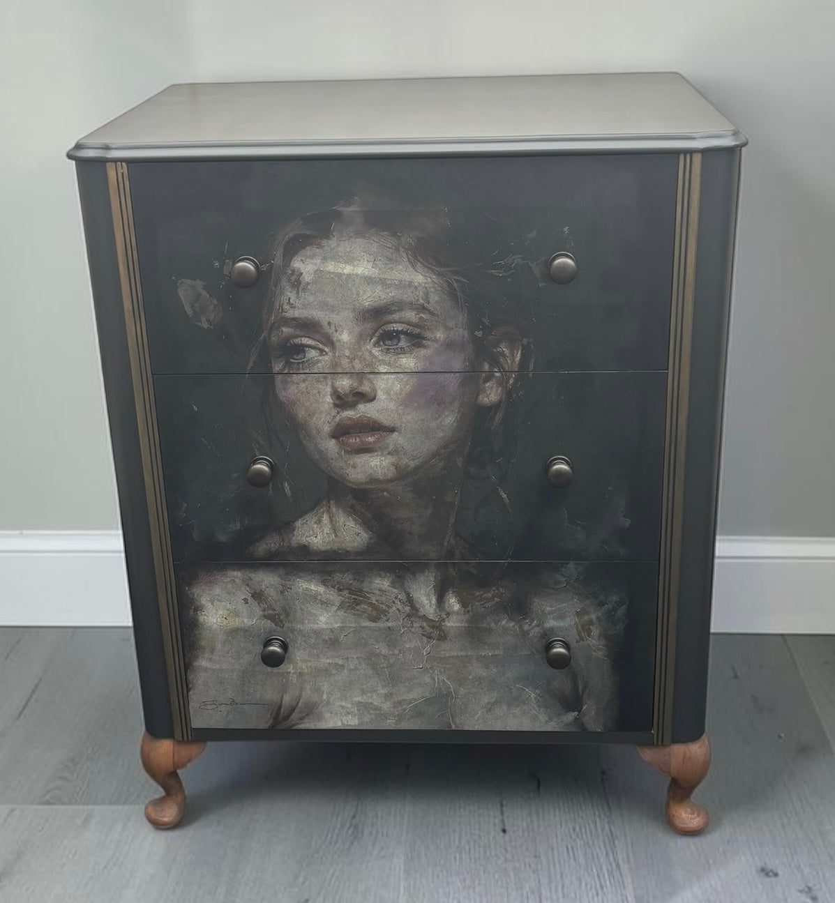 Vintage chest of drawers