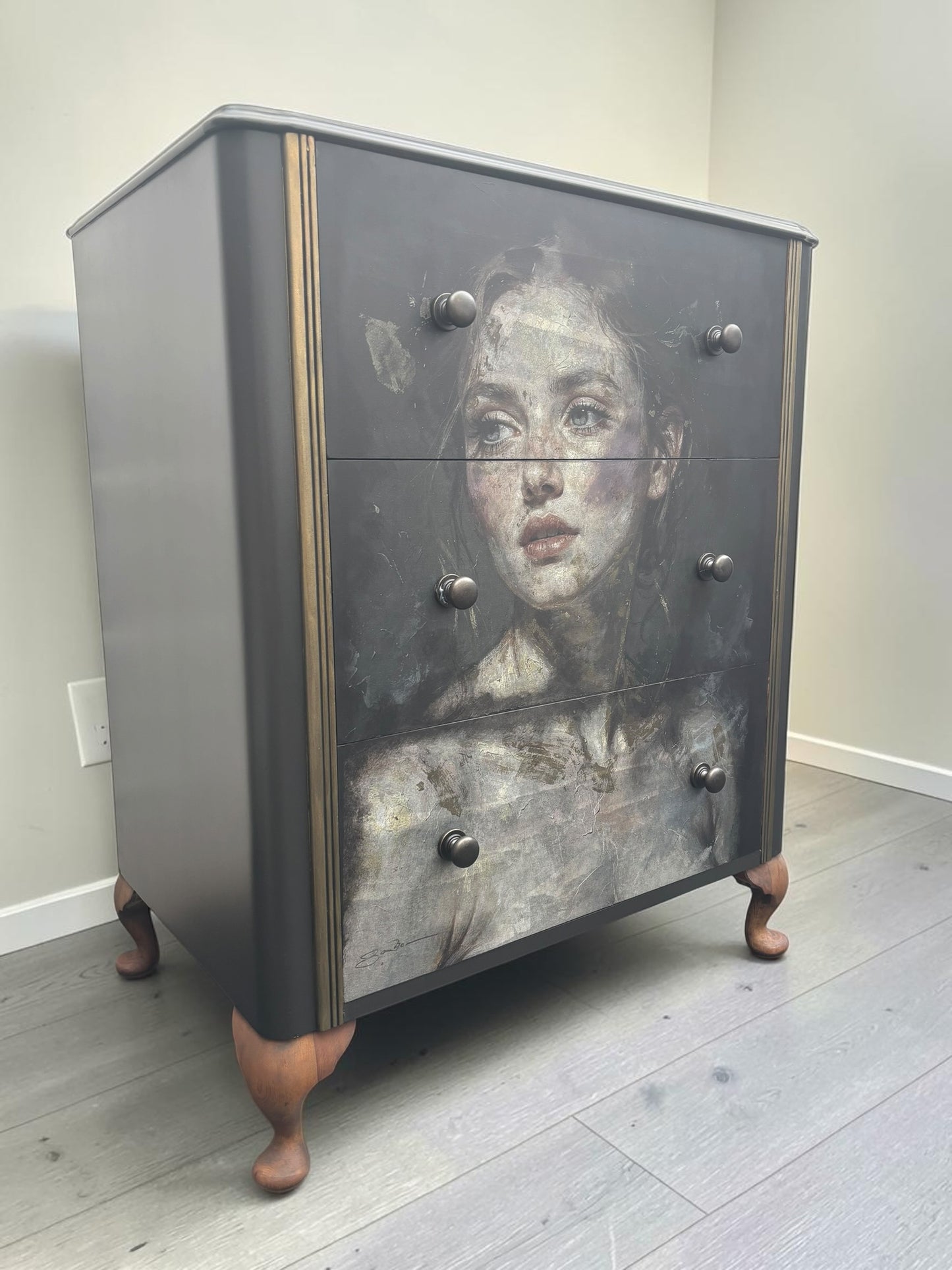 Vintage chest of drawers